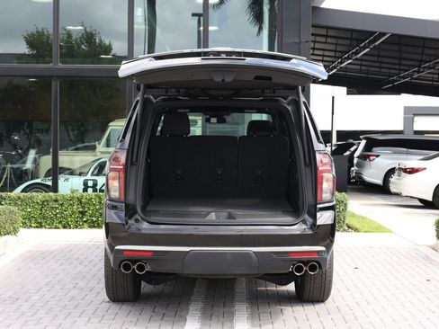 Used 2023 Chevrolet Suburban Premier image 7