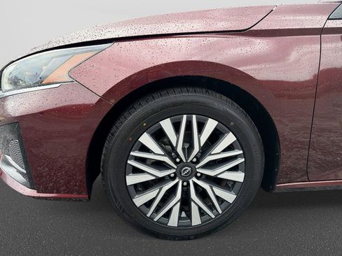 Used 2024 Nissan Altima 2.5 SV image 14