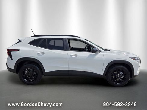 New 2026 Chevrolet Trax LT w/ Driver Confidence Package FWD image 8