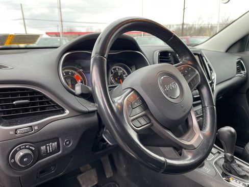 Used 2020 Jeep Cherokee Limited image 16