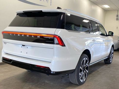 New 2026 Lincoln Navigator L Reserve AWD/4WD image 10