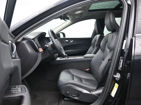 Used 2023 Volvo XC60 B5 Plus image 27