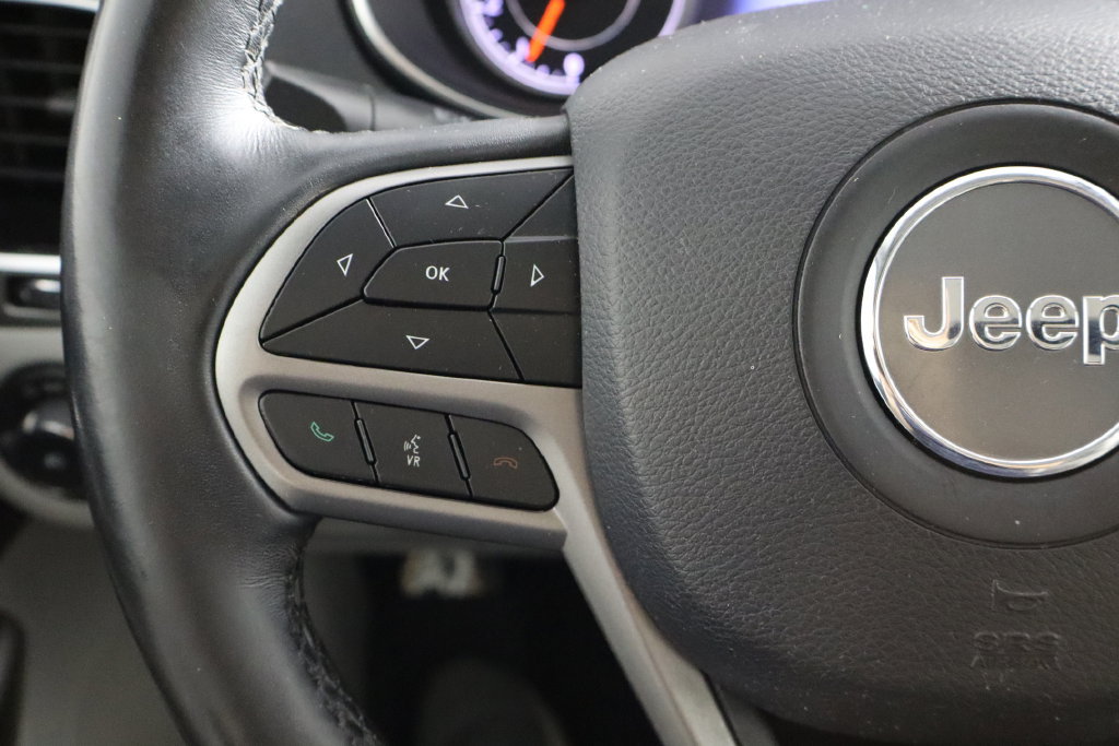 Used 2019 Jeep Cherokee Limited FWD image 8