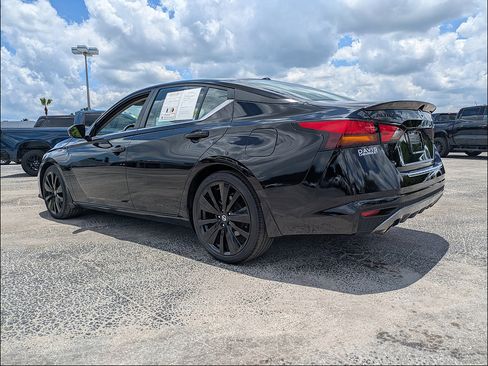 Used 2022 Nissan Altima 2.5 SR w/ Midnight Edition Package FWD image 7