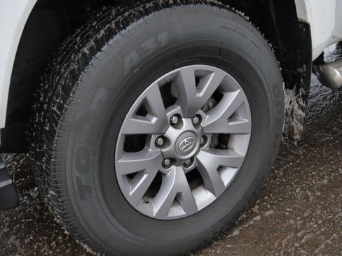 Certified 2019 Toyota Tacoma SR5 image 16