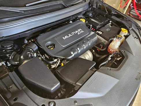 Used 2019 Jeep Cherokee Latitude Plus w/ Comfort/Convenience Group image 40