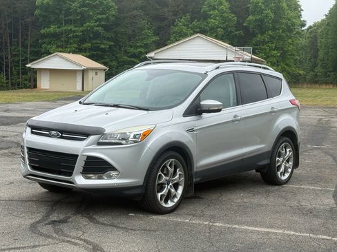 Used 2015 Ford Escape Titanium w/ Equipment Group 301A FWD image 8