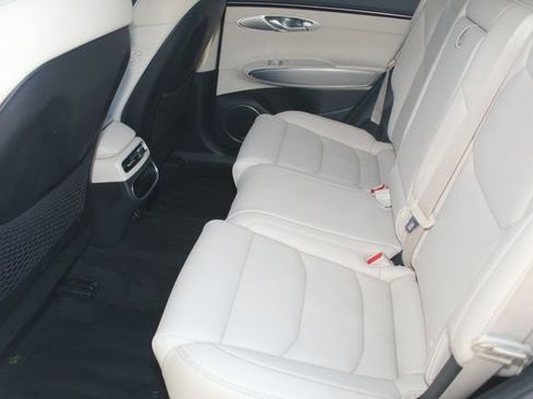 Used 2022 Genesis GV70 2.5T w/ Select Package image 5