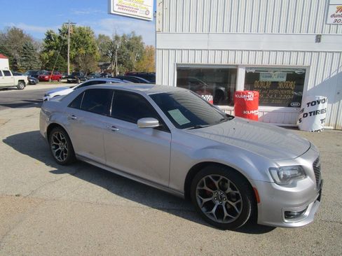 Used 2018 Chrysler 300 S w/ 300S Premium Group image 7