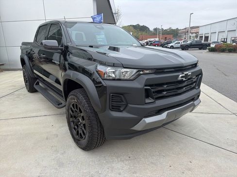 Used 2025 Chevrolet Colorado Trail Boss image 1