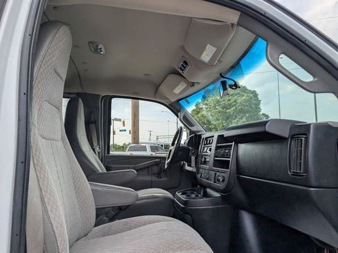 Used 2017 Chevrolet Express 2500 LS RWD image 20