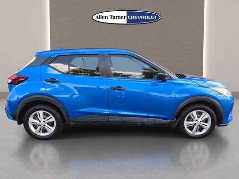 Used 2022 Nissan Kicks S FWD image 5