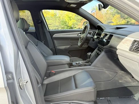 Used 2022 Volkswagen Atlas Cross Sport SE image 29