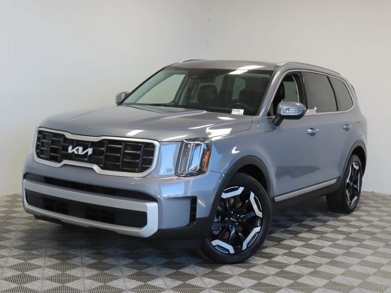 Used 2025 Kia Telluride S FWD image 1
