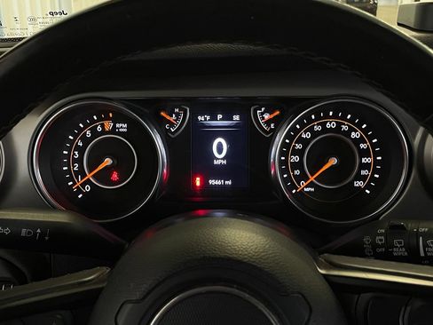 Used 2018 Jeep Wrangler Unlimited Sport S AWD/4WD image 14