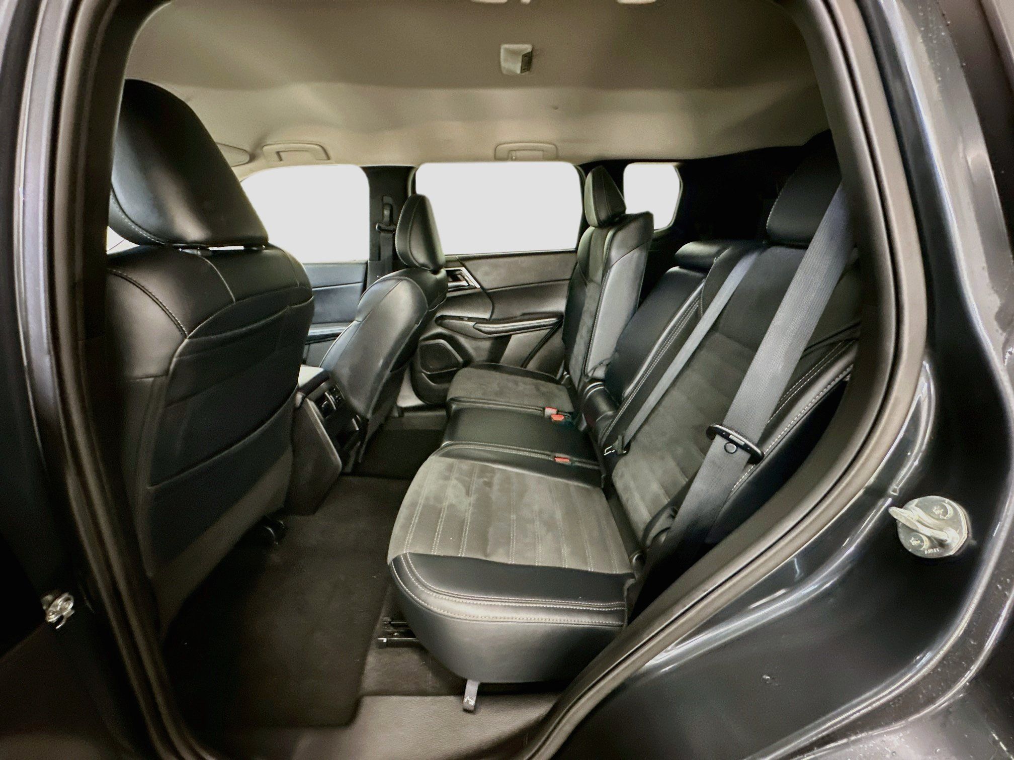 Used 2024 Mitsubishi Outlander SE AWD/4WD image 29