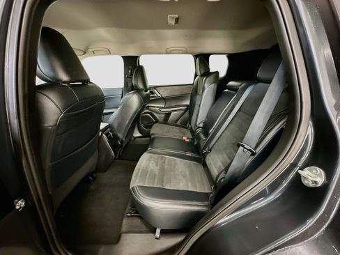 Used 2024 Mitsubishi Outlander SE AWD/4WD image 29
