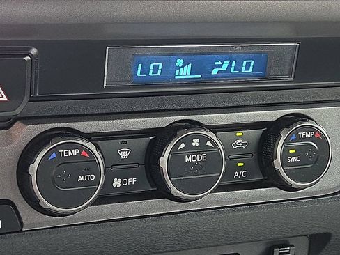 Certified 2023 Toyota Tacoma TRD Off-Road AWD/4WD image 22