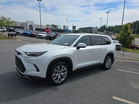 Used 2024 Toyota Grand Highlander AWD image 7
