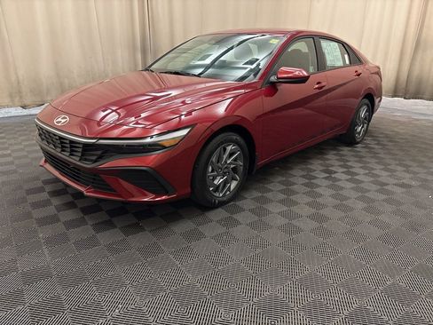 Certified 2024 Hyundai Elantra SEL image 1