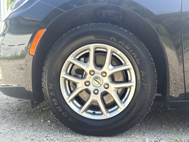 Used 2024 Chrysler Pacifica Touring-L FWD image 32