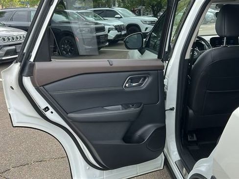 Certified 2023 Nissan Rogue Platinum w/ Platinum Premium Package AWD/4WD image 22