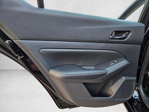 Used 2025 Nissan Altima 2.5 SV image 22