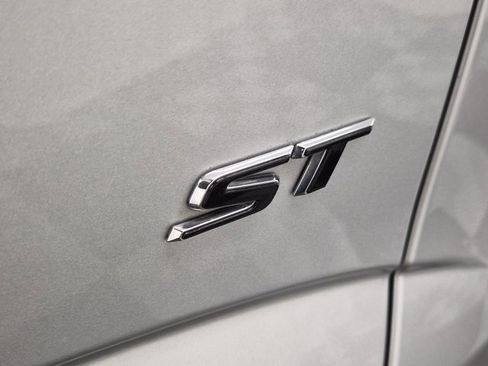 Used 2022 Buick Enclave Essence w/ Sport Touring Edition image 8