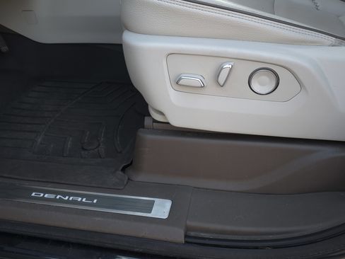 Used 2022 GMC Yukon Denali w/ Denali Ultimate Package image 11