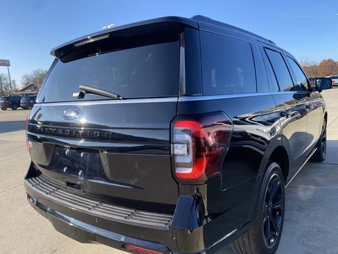 Used 2024 Ford Expedition Limited image 11