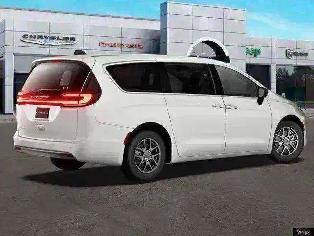 New 2027 Chrysler Pacifica Select FWD image 8