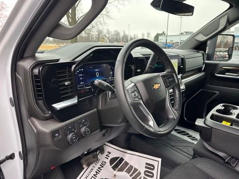 Used 2025 Chevrolet Silverado 2500 LT w/ Convenience Package image 13