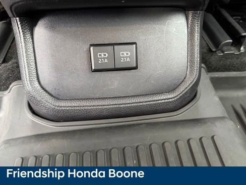 Used 2020 Toyota Highlander XLE AWD/4WD image 41