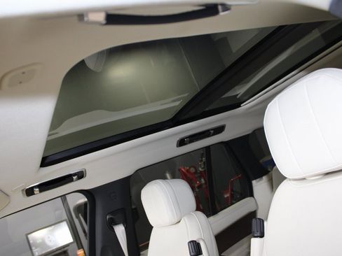 Used 2024 Land Rover Range Rover SE image 28