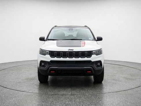 Used 2025 Jeep Compass Trailhawk AWD/4WD image 2