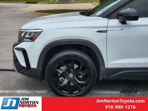 Used 2023 Volkswagen Taos SE w/ Panoramic Sunroof Package AWD/4WD image 9