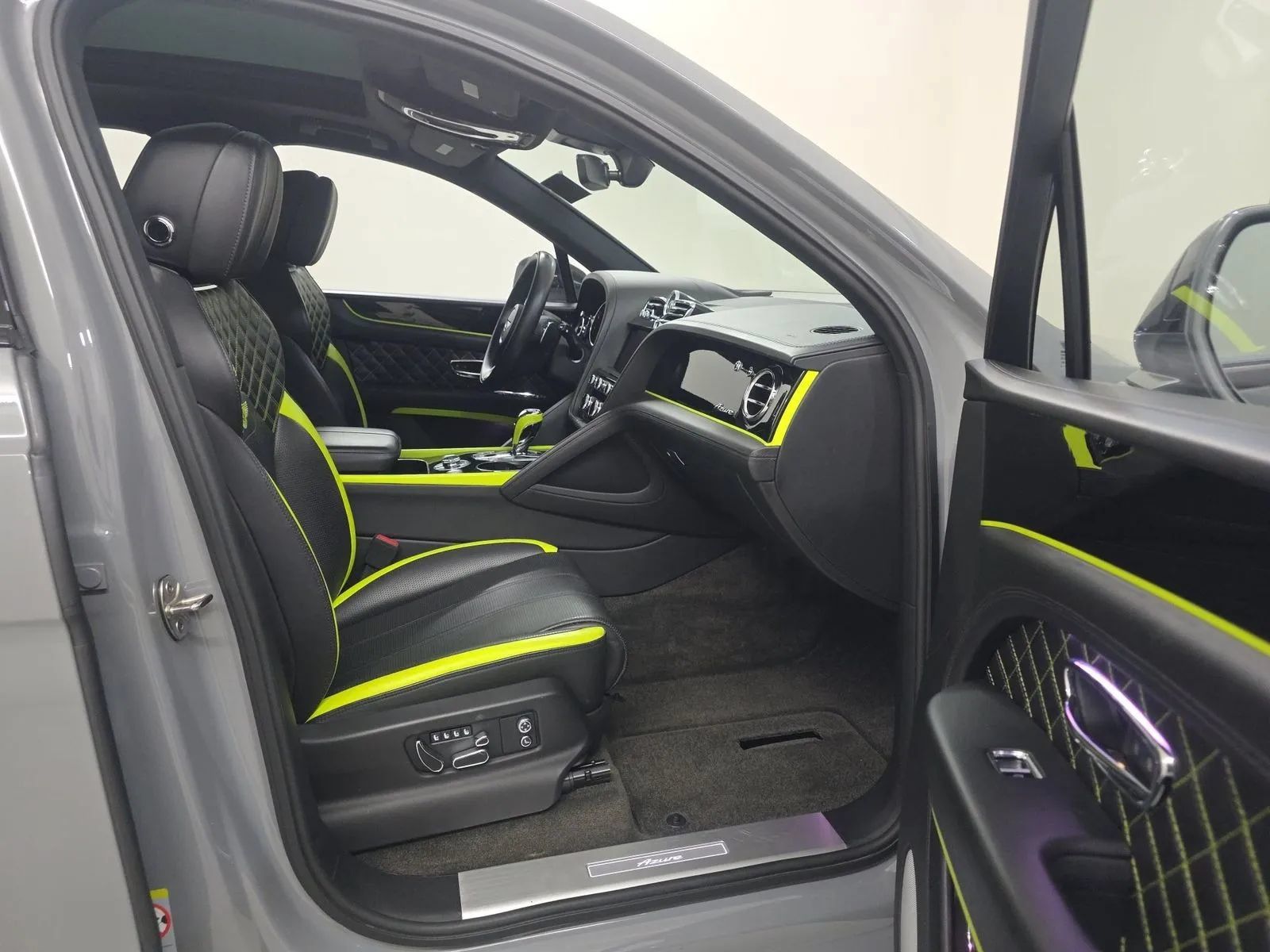 Used 2023 Bentley Bentayga AWD/4WD image 10