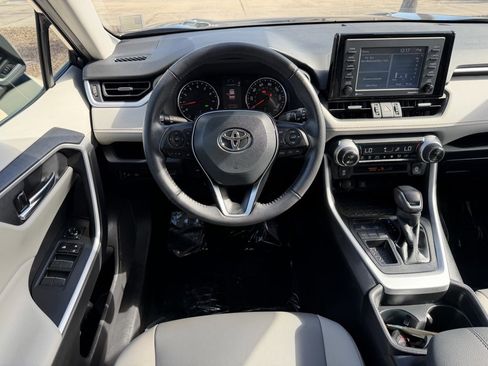 Used 2021 Toyota RAV4 XLE Premium image 2
