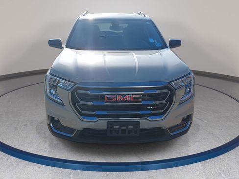 Used 2022 GMC Terrain AT4 image 2