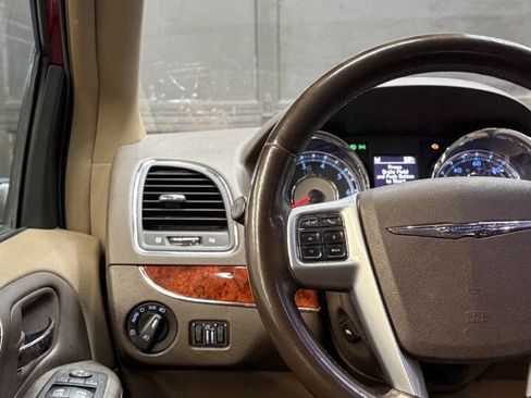 Used 2012 Chrysler Town & Country Touring-L w/ Entertainment Group #2 FWD image 15
