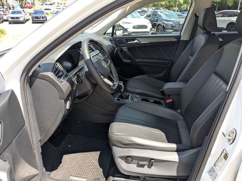 Used 2022 Volkswagen Tiguan SE AWD/4WD image 26