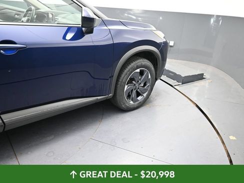 Used 2025 Nissan Rogue SV FWD image 24