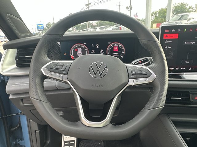 New 2026 Volkswagen Tiguan SE R-Line FWD image 15