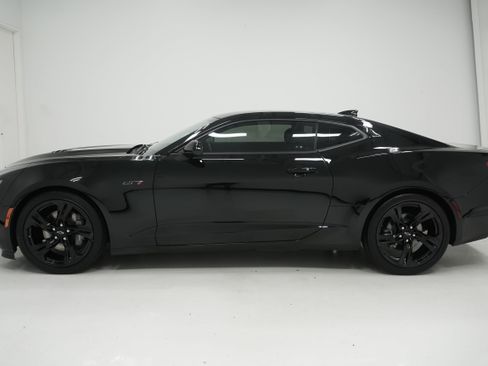 Used 2023 Chevrolet Camaro LT w/ Technology Package RWD image 7
