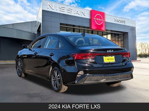 Used 2024 Kia Forte LXS image 8