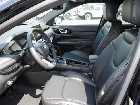 Used 2025 Jeep Compass Limited w/ Sun & Sound Group AWD/4WD image 2
