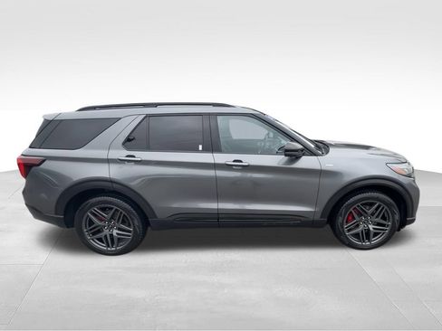 Used 2025 Ford Explorer ST-Line w/ ST-Line Street Pack AWD/4WD image 2