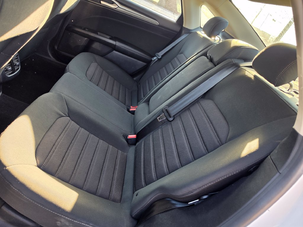 Used 2019 Ford Fusion SE FWD image 7