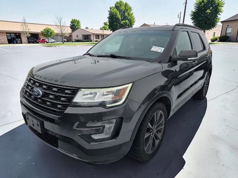 Used 2017 Ford Explorer XLT w/ Equipment Group 202A AWD/4WD image 3