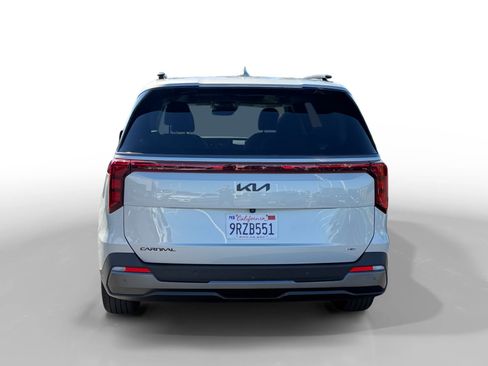 Used 2025 Kia Carnival SX w/ SX Dark Edition Package FWD image 4
